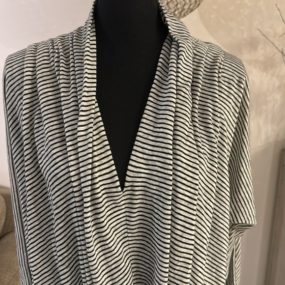 Alice+Olivia sweater size medium - Picture 2 of 7